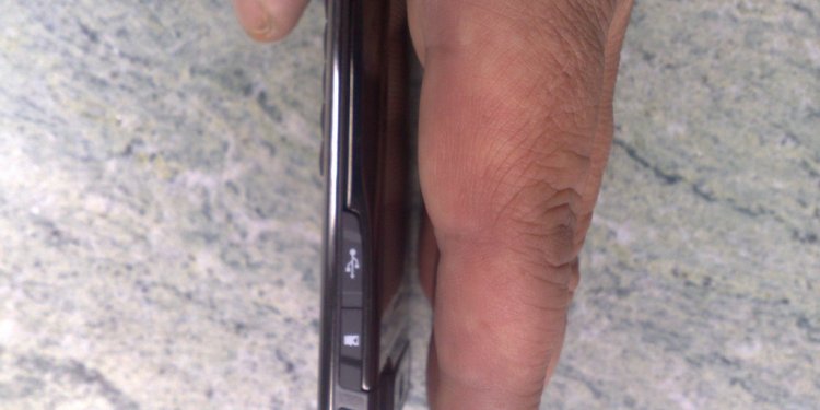 E71 the world’s thinnest smartphone with a full QWERTY keyboard